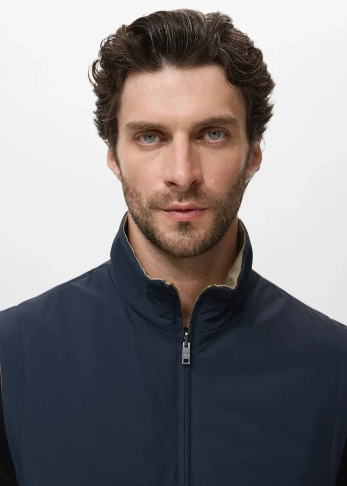 Oboustranná vesta s vodoodpudivou úpravou Oboustranná vesta s vodoodpudivou úpravou