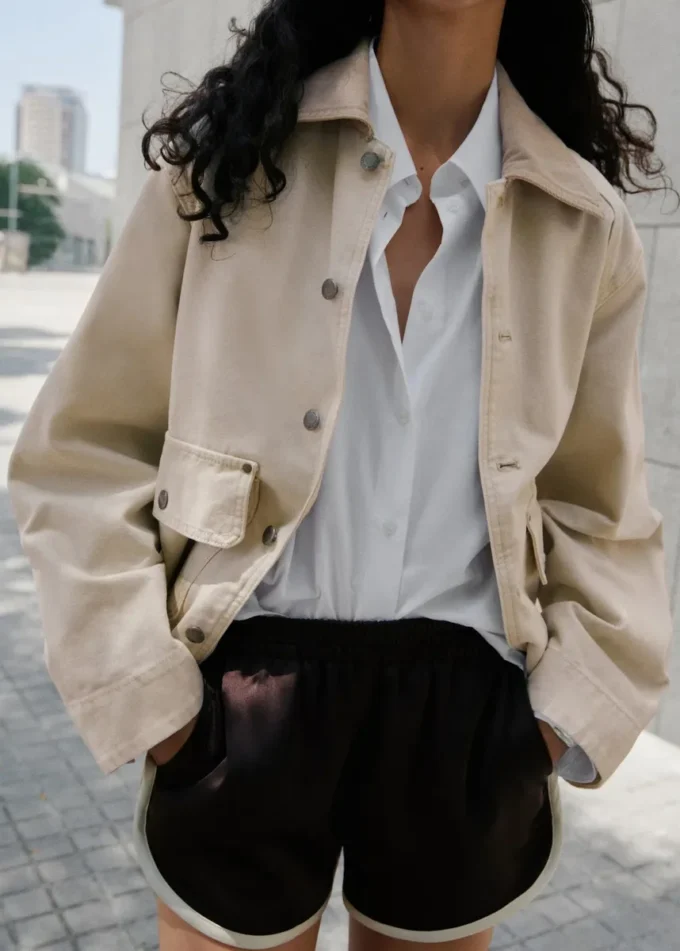 Šortky s kontrastním lemováním Šortky s kontrastním lemováním