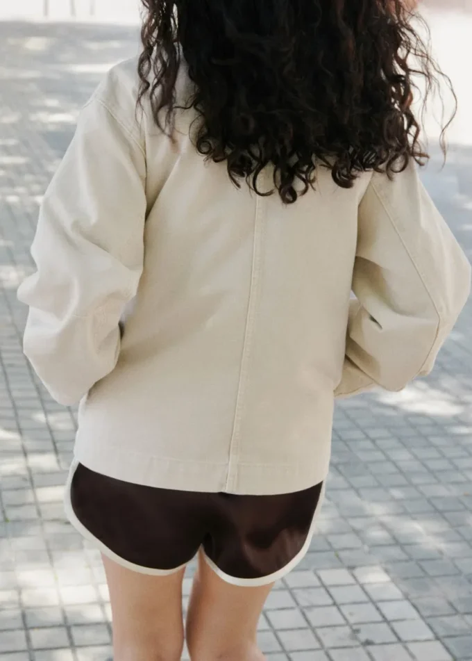 Šortky s kontrastním lemováním Šortky s kontrastním lemováním