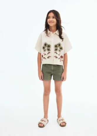 Šortky s prošívanými detaily