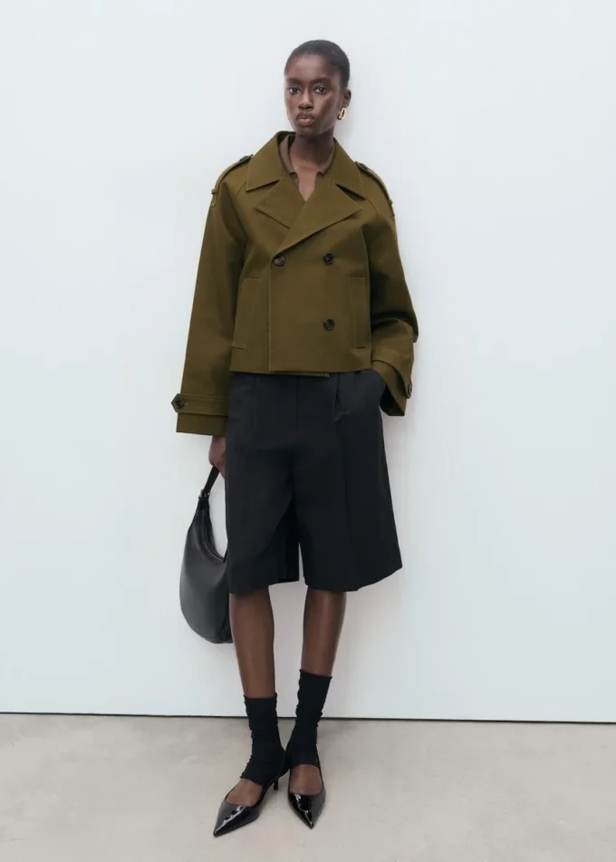 Oversized krátký dvouřadový trenčkot Oversized krátký dvouřadový trenčkot