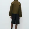 Oversized krátký dvouřadový trenčkot Oversized krátký dvouřadový trenčkot
