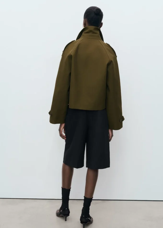 Oversized krátký dvouřadový trenčkot Oversized krátký dvouřadový trenčkot