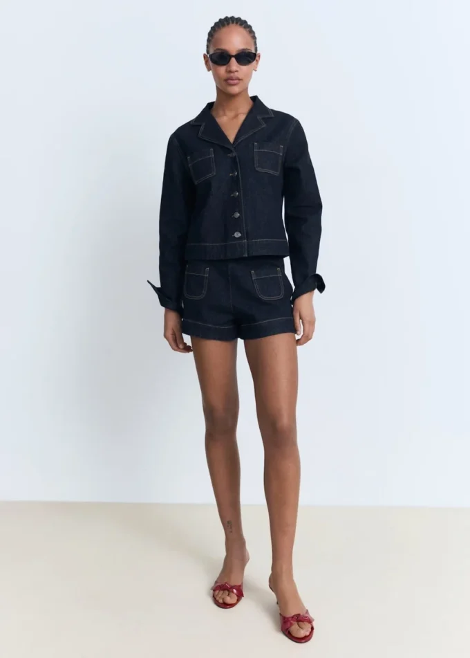 Přiléhavá džínová bunda s kapsami Přiléhavá džínová bunda s kapsami