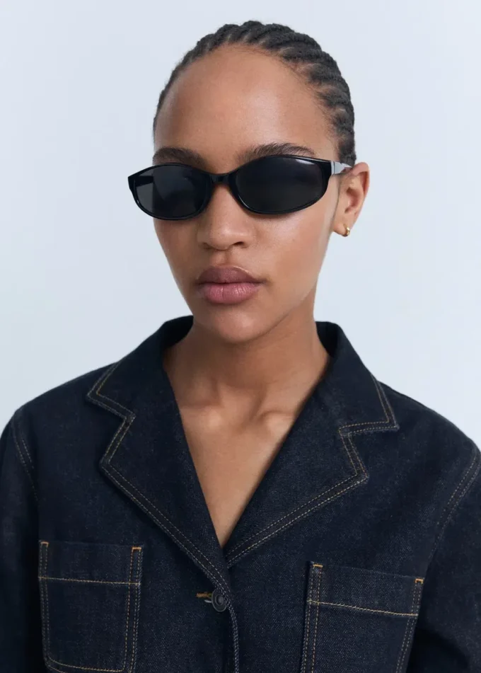 Přiléhavá džínová bunda s kapsami Přiléhavá džínová bunda s kapsami