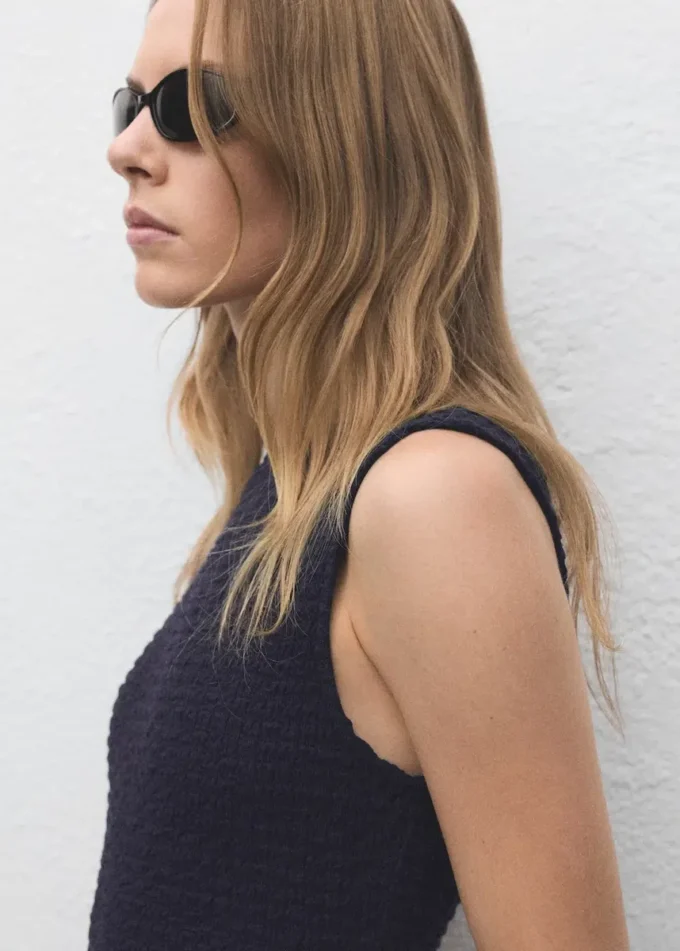 Přiléhavé strukturované šaty