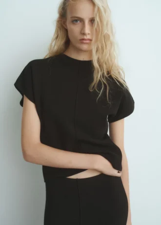 Přiléhavý svetr z jemné pleteniny