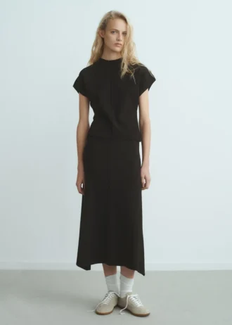 Přiléhavý svetr z jemné pleteniny