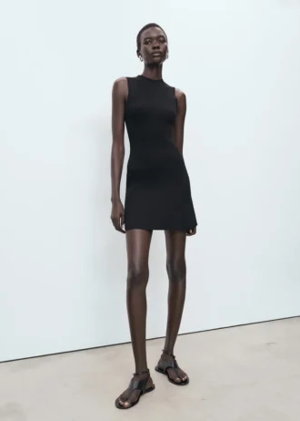 Přiléhavé svetrové šaty