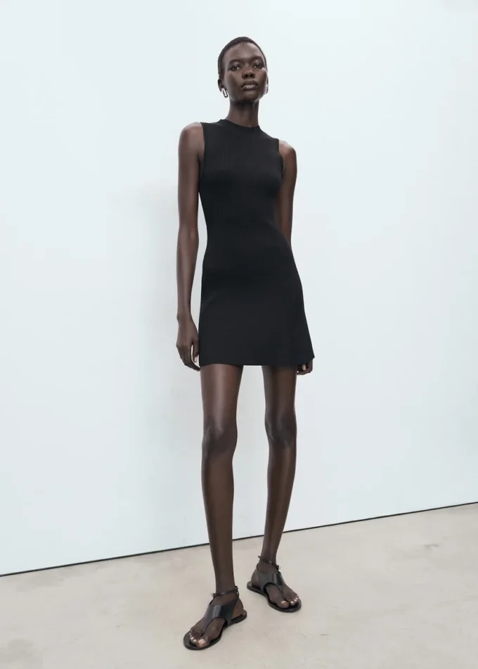 Přiléhavé svetrové šaty