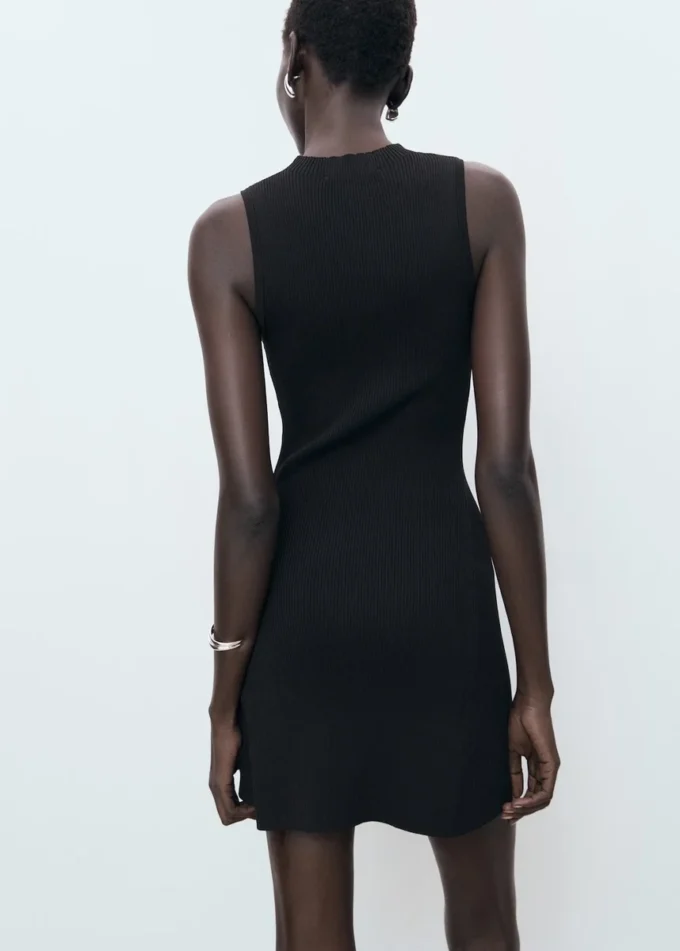 Přiléhavé svetrové šaty