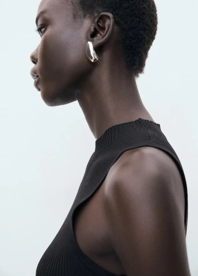 Přiléhavé svetrové šaty