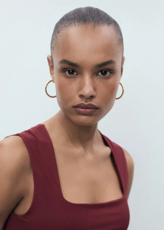 Přiléhavý top se širokými ramínky Přiléhavý top se širokými ramínky