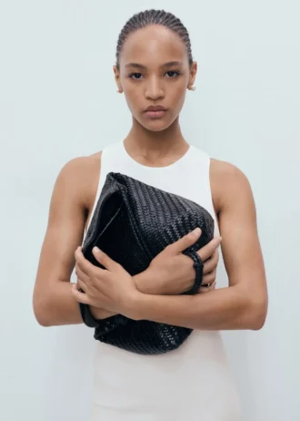 Pletené šaty s halter výstřihem