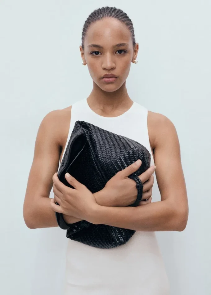 Pletené šaty s halter výstřihem