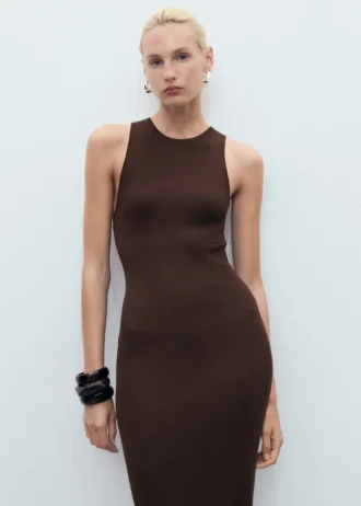 Pletené šaty s halter výstřihem