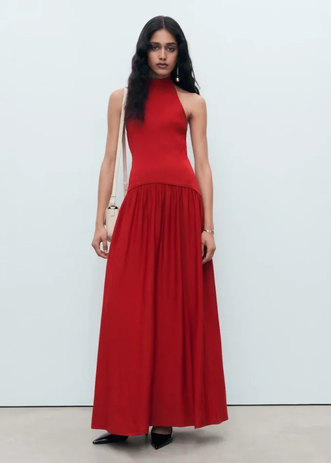 Pletené šaty s halter výstřihem