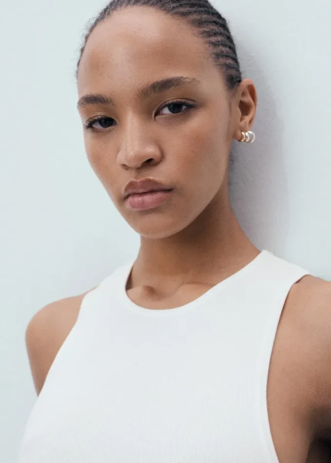 Pletené šaty s halter výstřihem