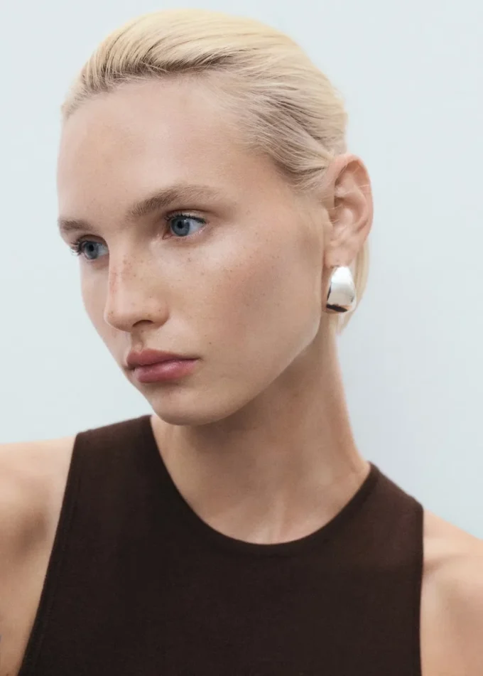 Pletené šaty s halter výstřihem