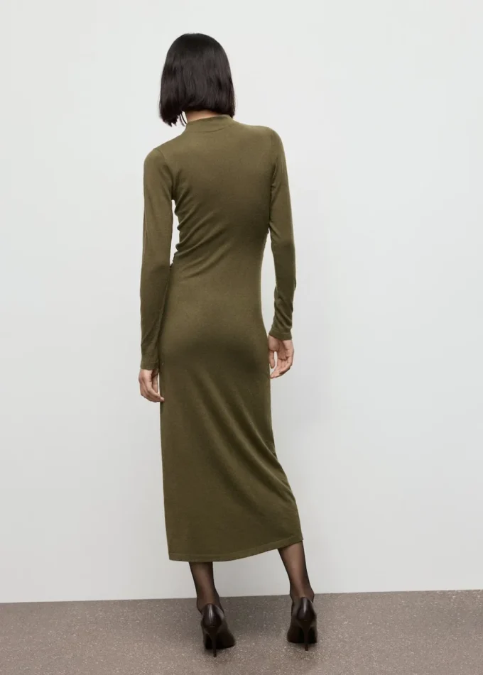 Pletené šaty s rolákem