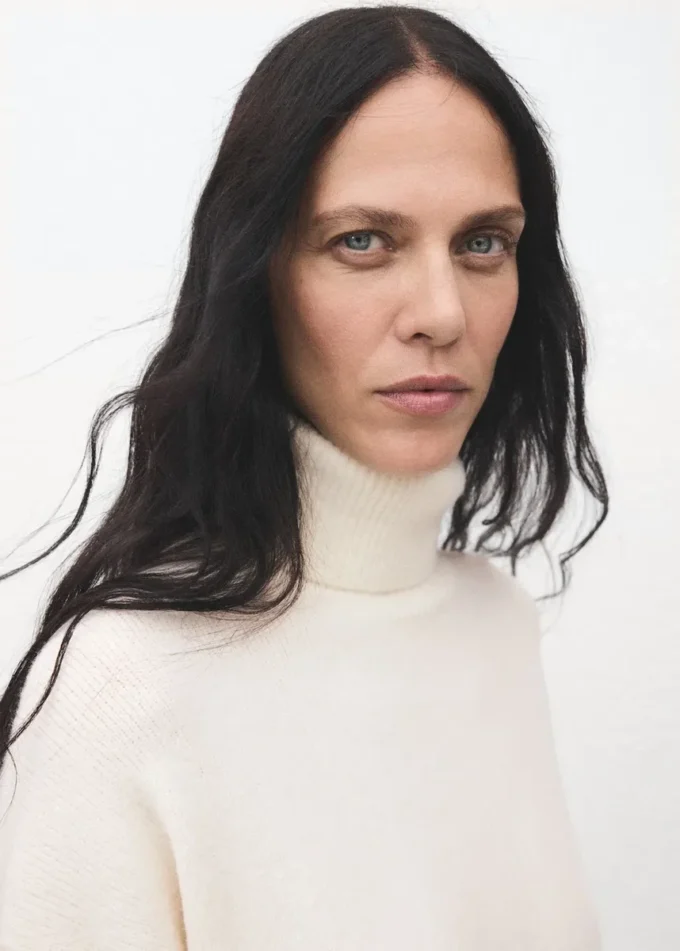 Pletené šaty s rolákem