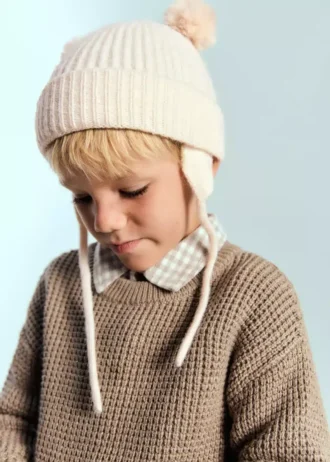 Pletená čepice s bambulí
