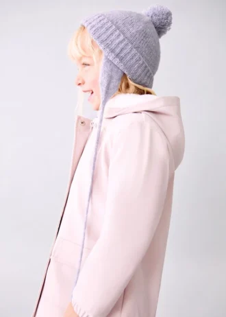 Pletená čepice s bambulí Pletená čepice s bambulí