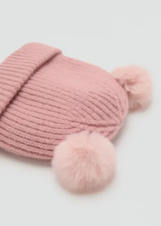Pletená čepice s bambulí