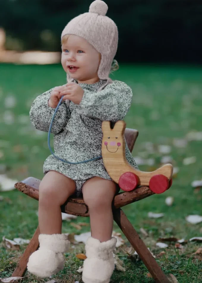 Květinové šaty a plenkové kalhotky Květinové šaty a plenkové kalhotky