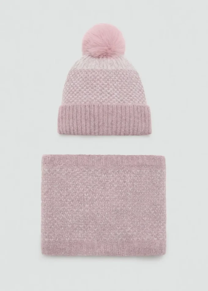 Pletená čepice s bambulí Pletená čepice s bambulí