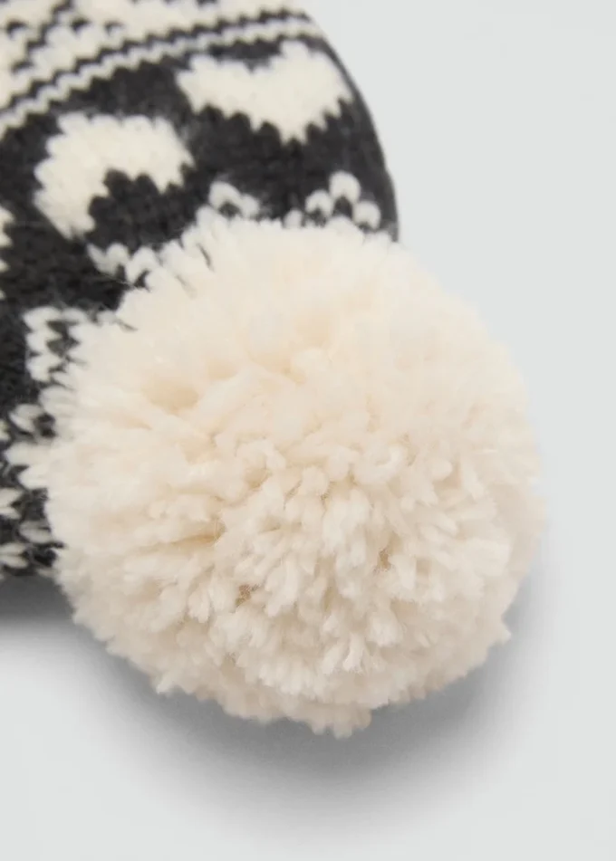 Pletená čepice s bambulí Pletená čepice s bambulí