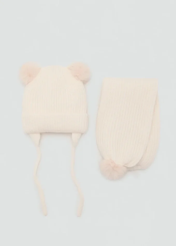 Pletená čepice s bambulí Pletená čepice s bambulí