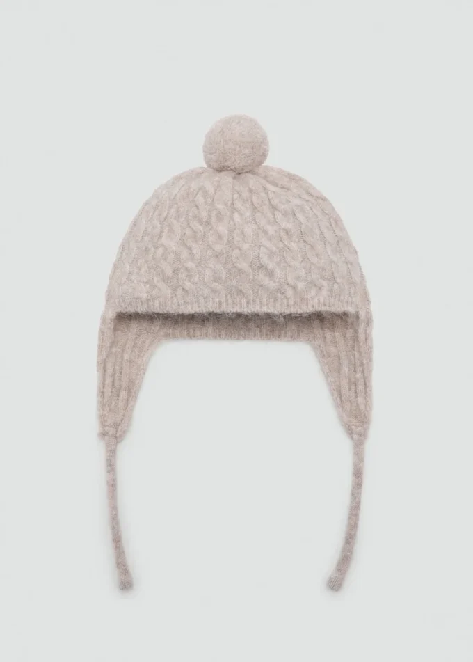 Pletená čepice s bambulí Pletená čepice s bambulí