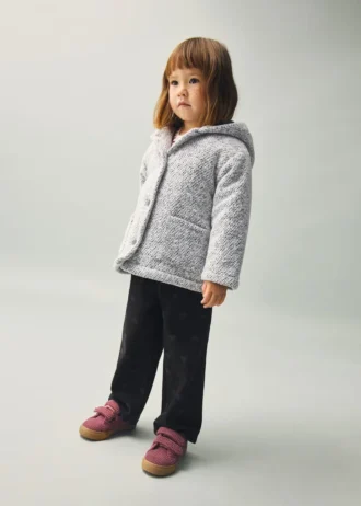 Pletený kabát s kapucí Pletený kabát s kapucí