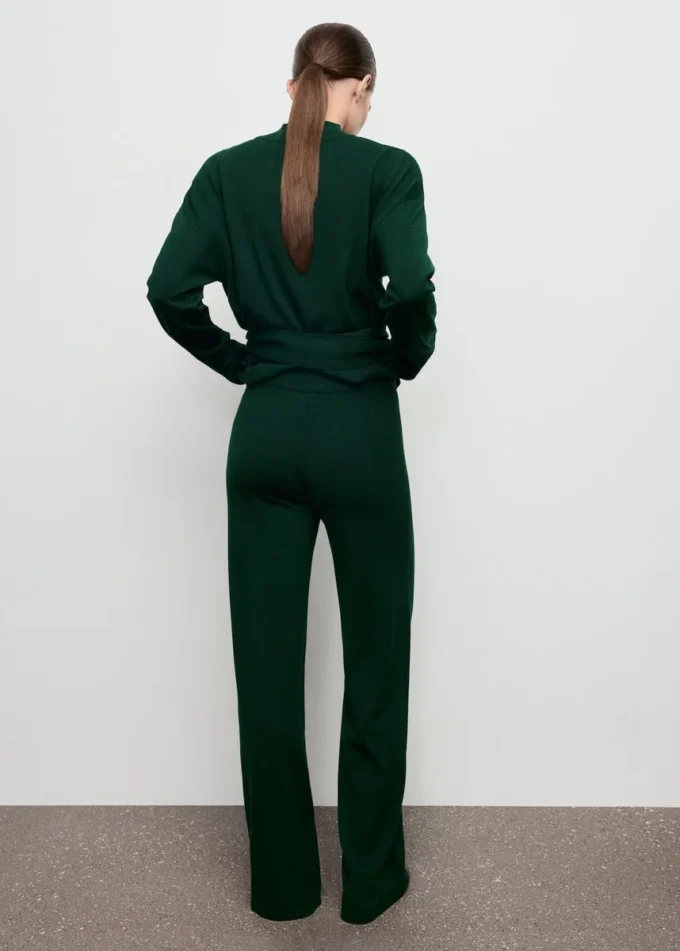 Pletené kalhoty s prošívanými detaily Pletené kalhoty s prošívanými detaily