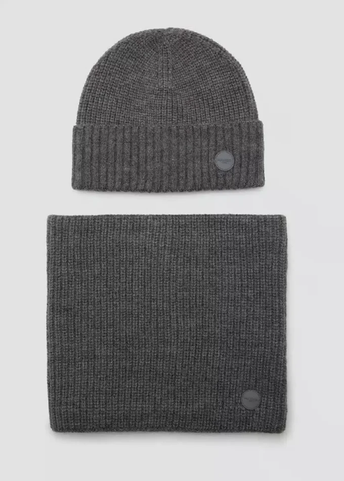 Pletená čepice s ohrnutým lemem