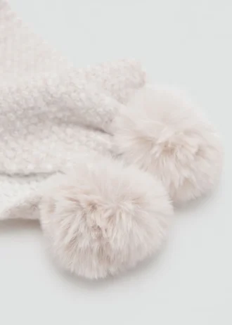 Pletená šála s bambulkami