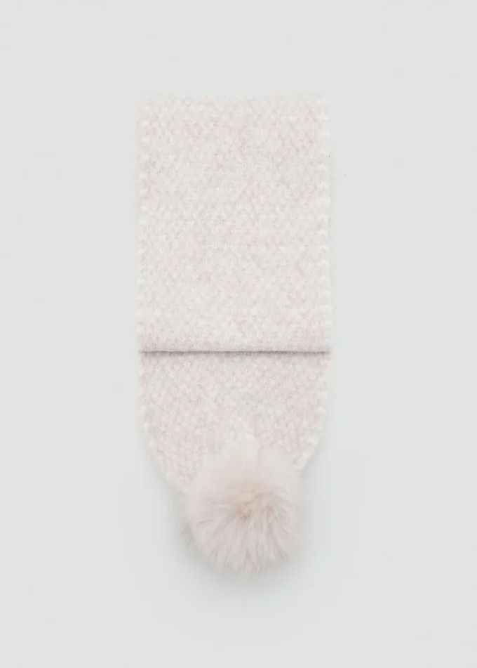 Pletená šála s bambulkami