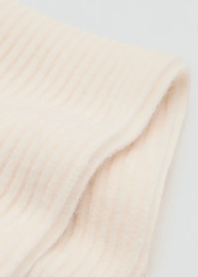 Pletená šála s bambulkami Pletená šála s bambulkami