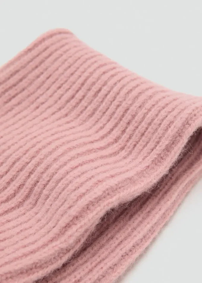 Pletená šála s třásněmi Pletená šála s třásněmi