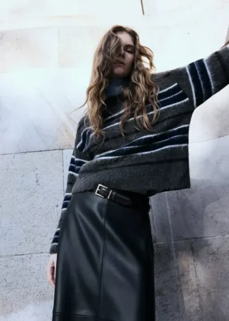 Pletený pruhovaný svetr Pletený pruhovaný svetr