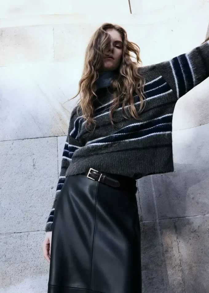 Pletený pruhovaný svetr Pletený pruhovaný svetr