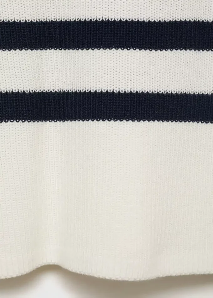 Pletený pruhovaný svetr Pletený pruhovaný svetr