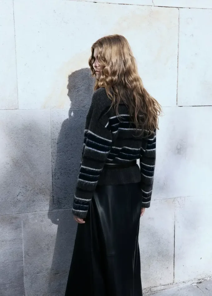 Pletený pruhovaný svetr Pletený pruhovaný svetr