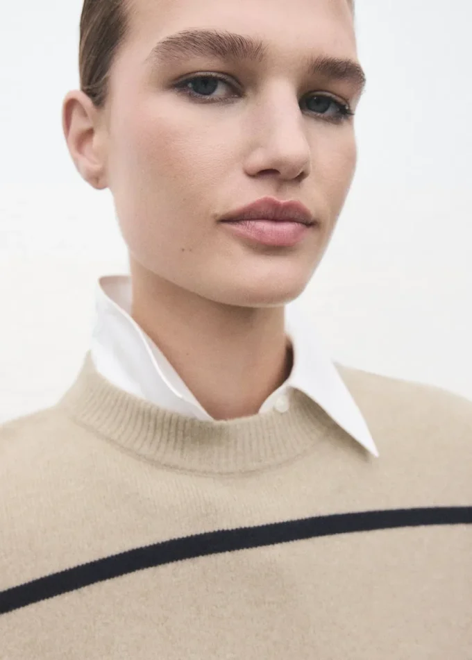 Pletený pruhovaný svetr Pletený pruhovaný svetr