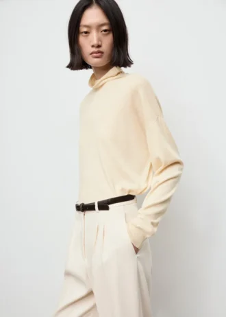 Pletený rolák s copánkovým vzorem