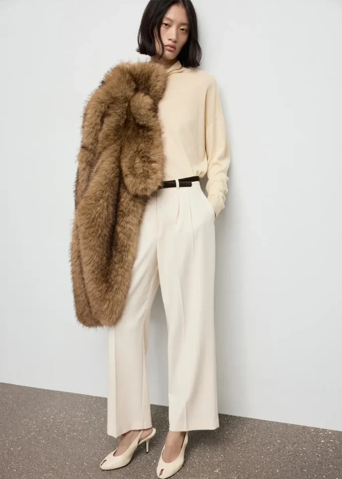 Pletený rolák s copánkovým vzorem Pletený rolák s copánkovým vzorem