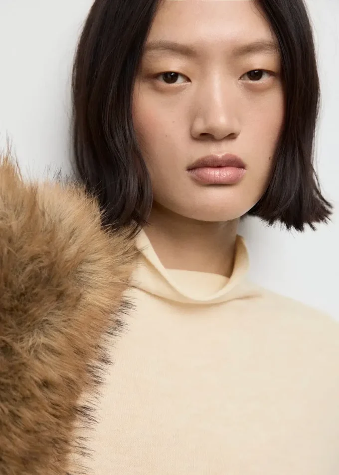 Pletený rolák s copánkovým vzorem Pletený rolák s copánkovým vzorem