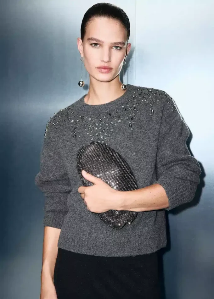 Pletený svetr s flitry Pletený svetr s flitry