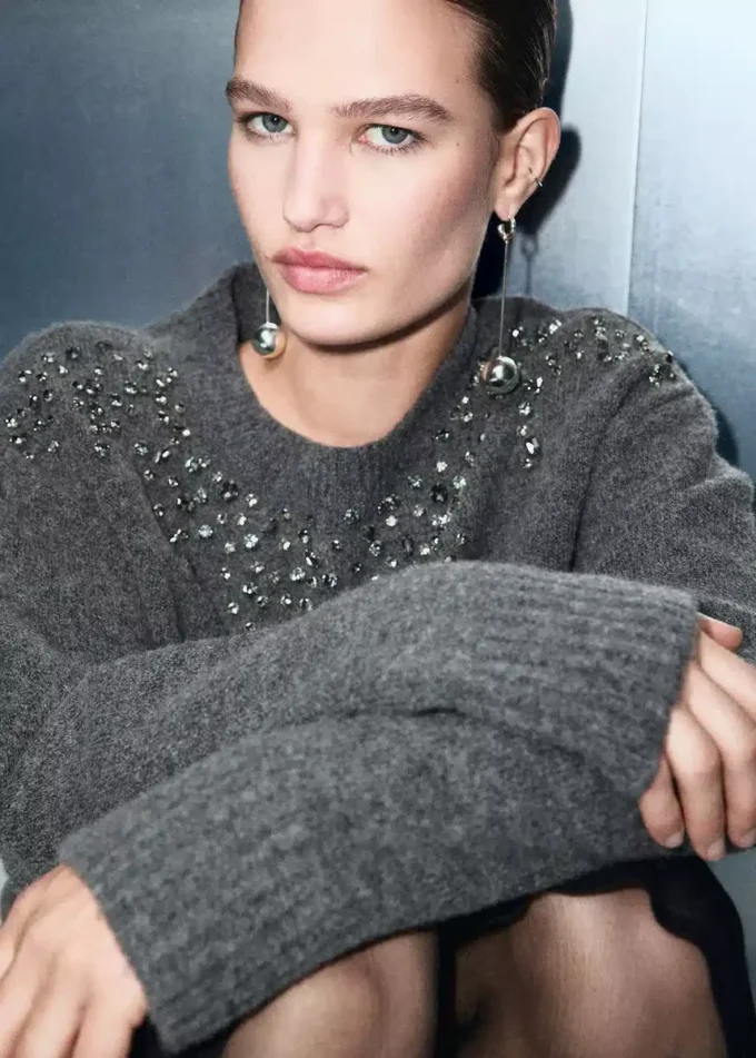 Pletený svetr s flitry Pletený svetr s flitry